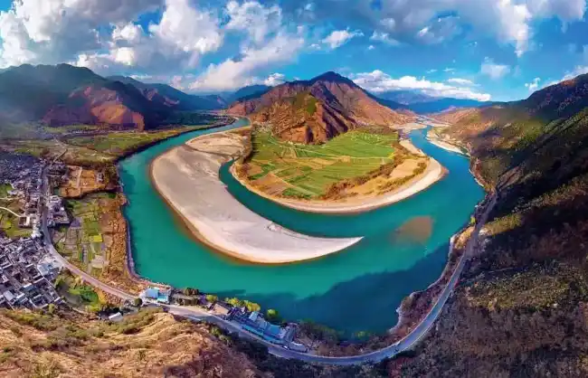 First Bend of Yangtze River