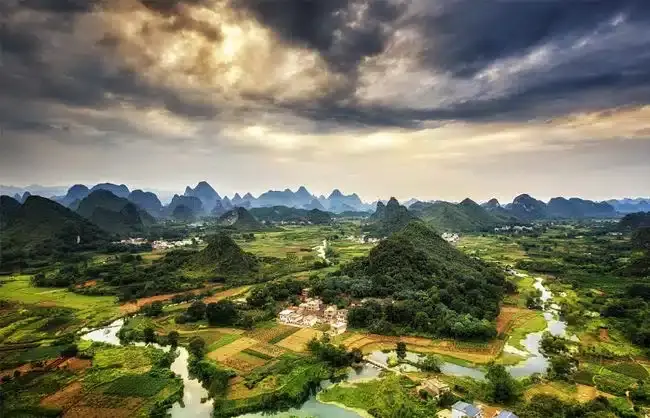 Guilin Yangshuo tours with countryside scenery